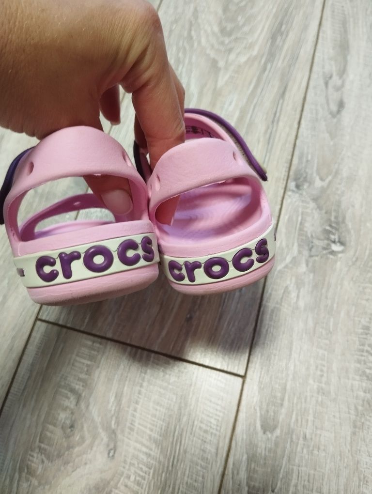 Продам Crocs сандалики