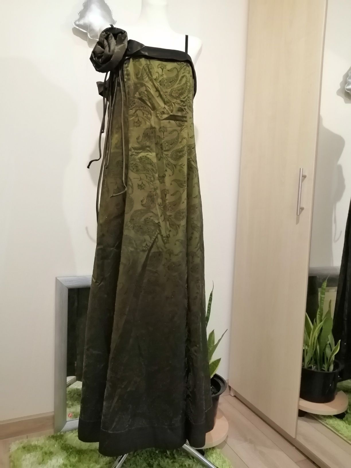 Wieczorowa sukienka khaki/ L
