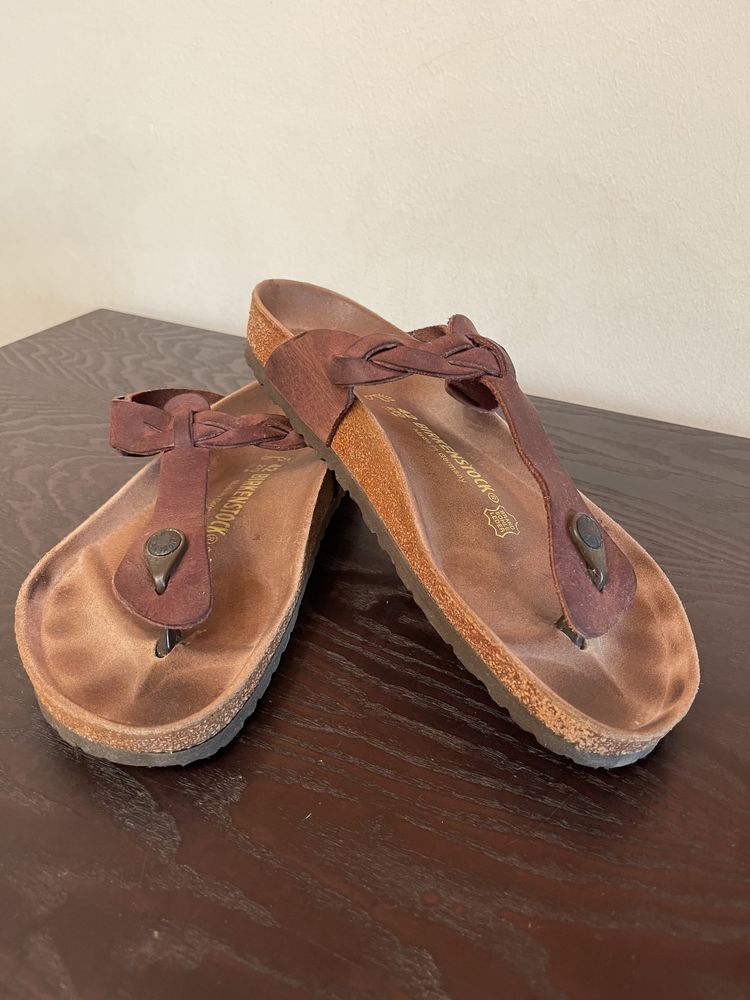 Sandálias Birkenstock em pele