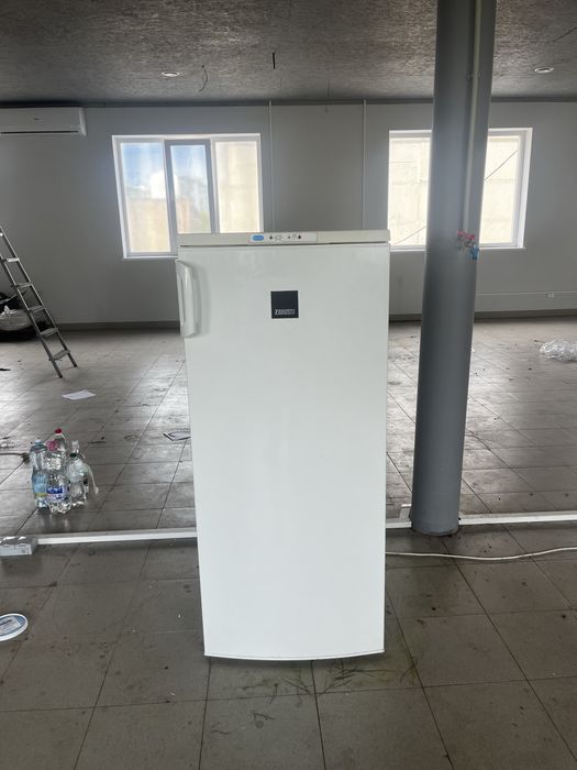 Продам морозильну камеру Zanussi до -24 градусів