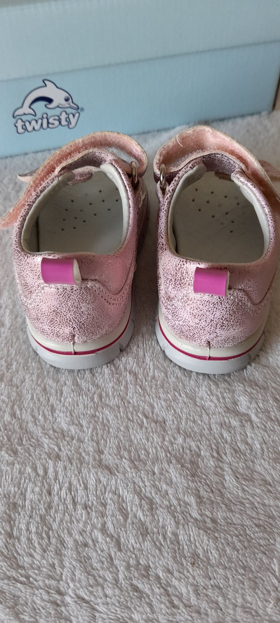 Różowe sandały dla dziewczynki rozmiar 19
