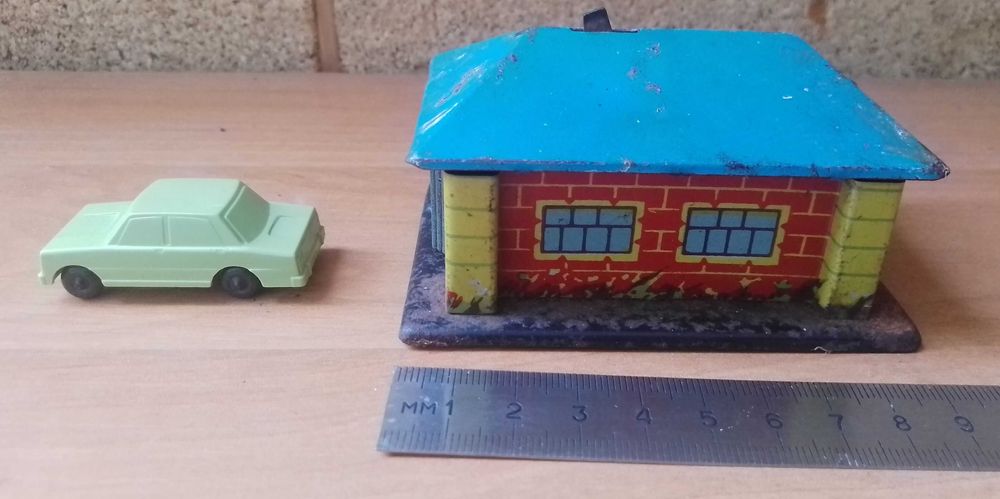 игрушка ссср гараж лмз