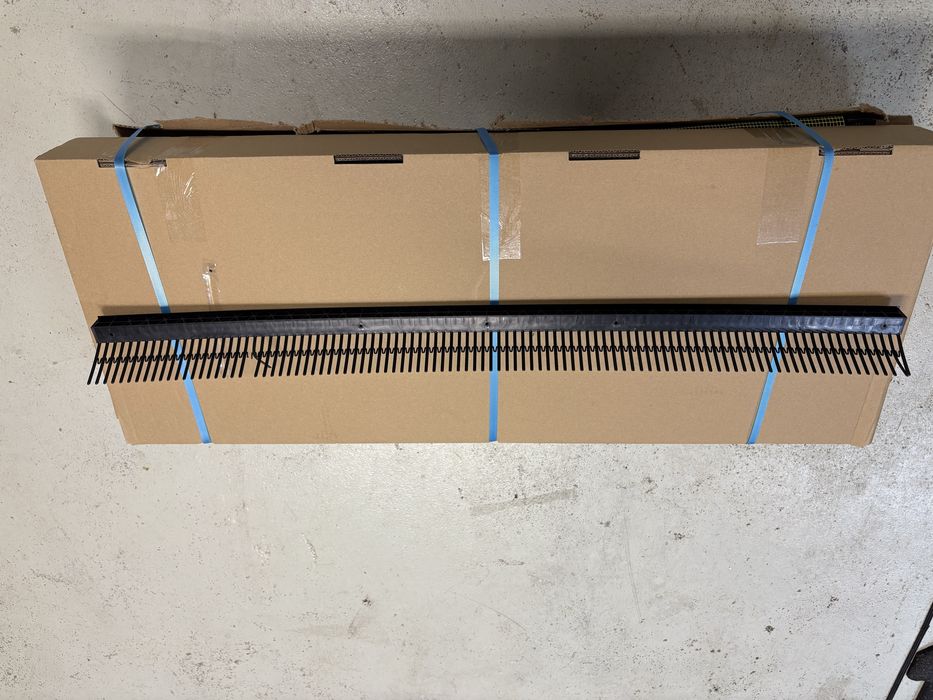 Grzebień okapowy wróblówka z kratką wentylacyjną