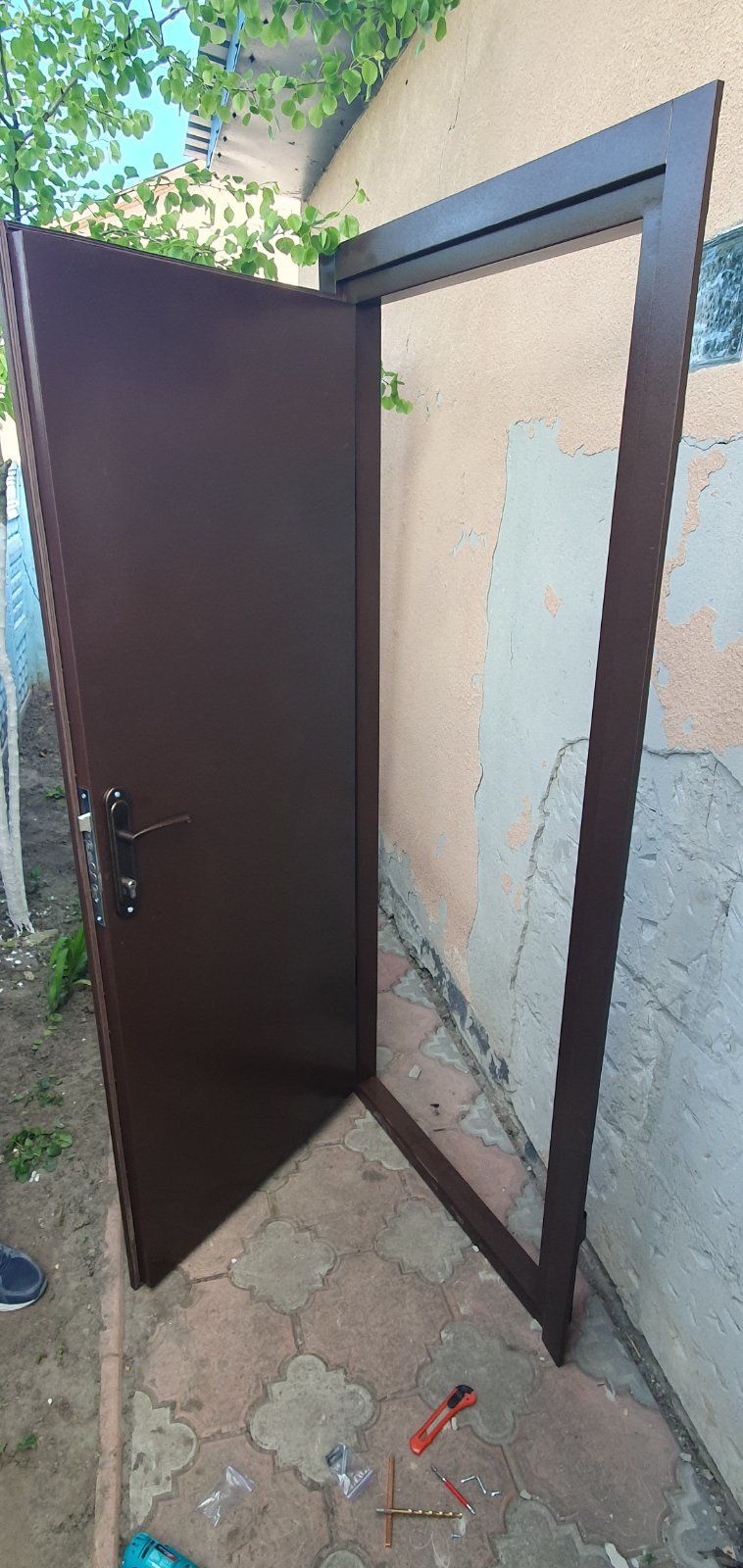 Двери металлические входные с ДСП В наличии Двері вхідні металеві