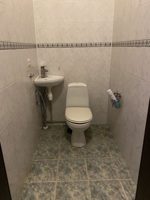 Продається двоповерховий будинок у місті Берестин.