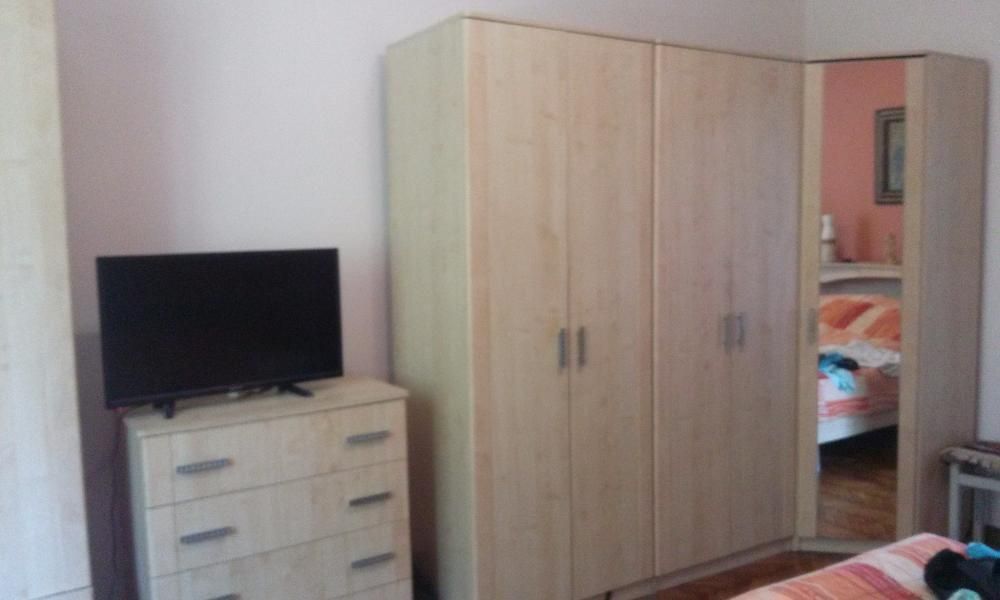 Продам спальню.Майже нова.