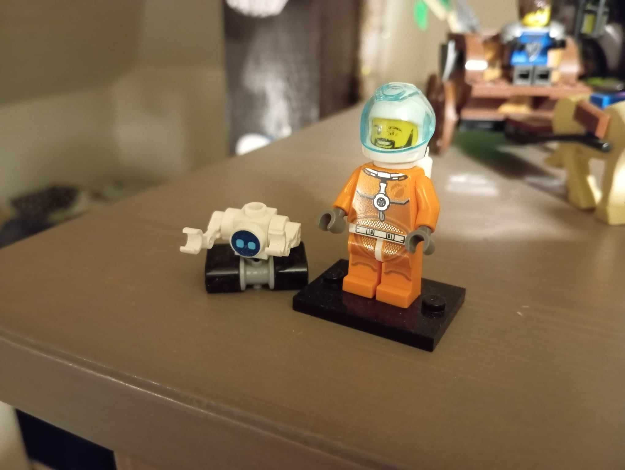 Klocuszek lego- dla dzieci- astronauta i robot- space port misja Mars