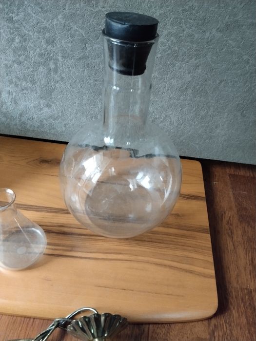 Стеклянные изделия - люстра( без плафона), колба.