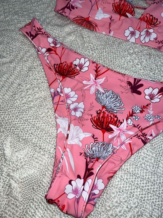 Bikini rosa floral brasileiro novo tam M ajustável em cima