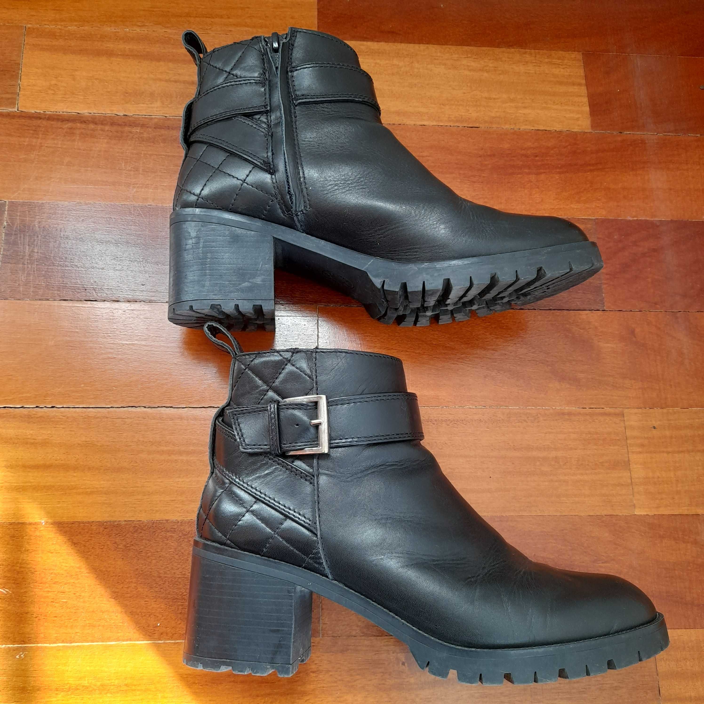 Botins/botas pretas Bimba Y Lola