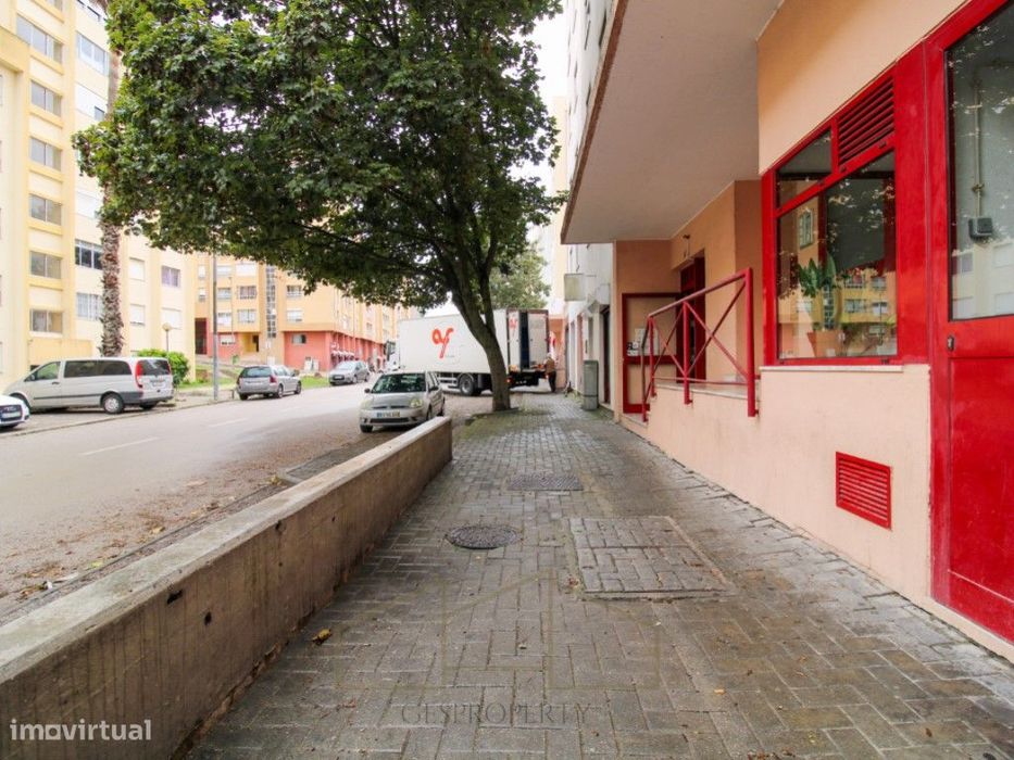 Espaço comercial à venda no concelho de Almada