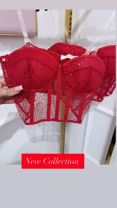 Gorset czerwony - usztywniane miseczki