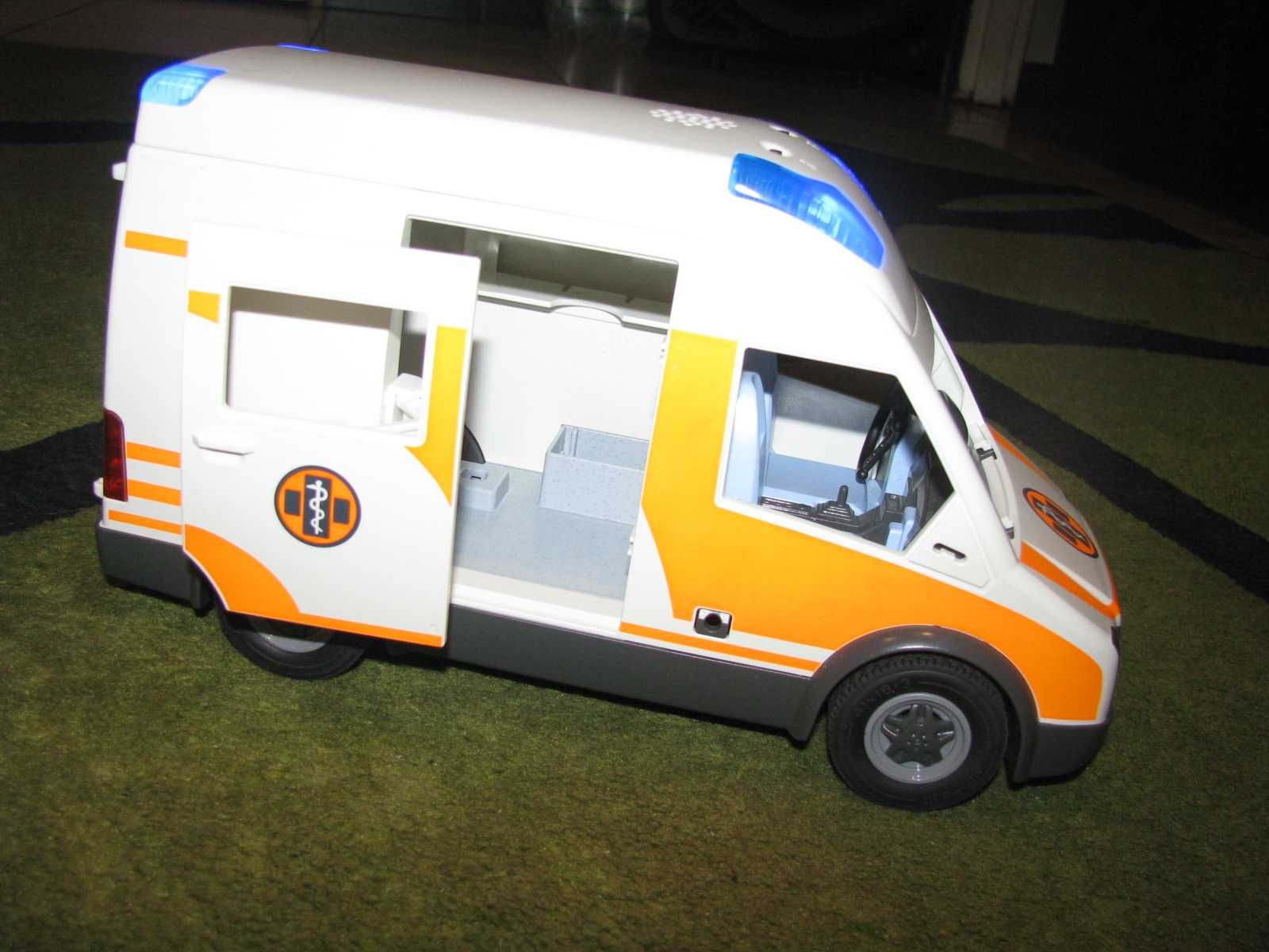 Karetka ambulans plymobil