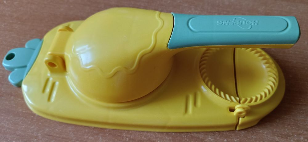 Maszynka do pierogów plastikowa