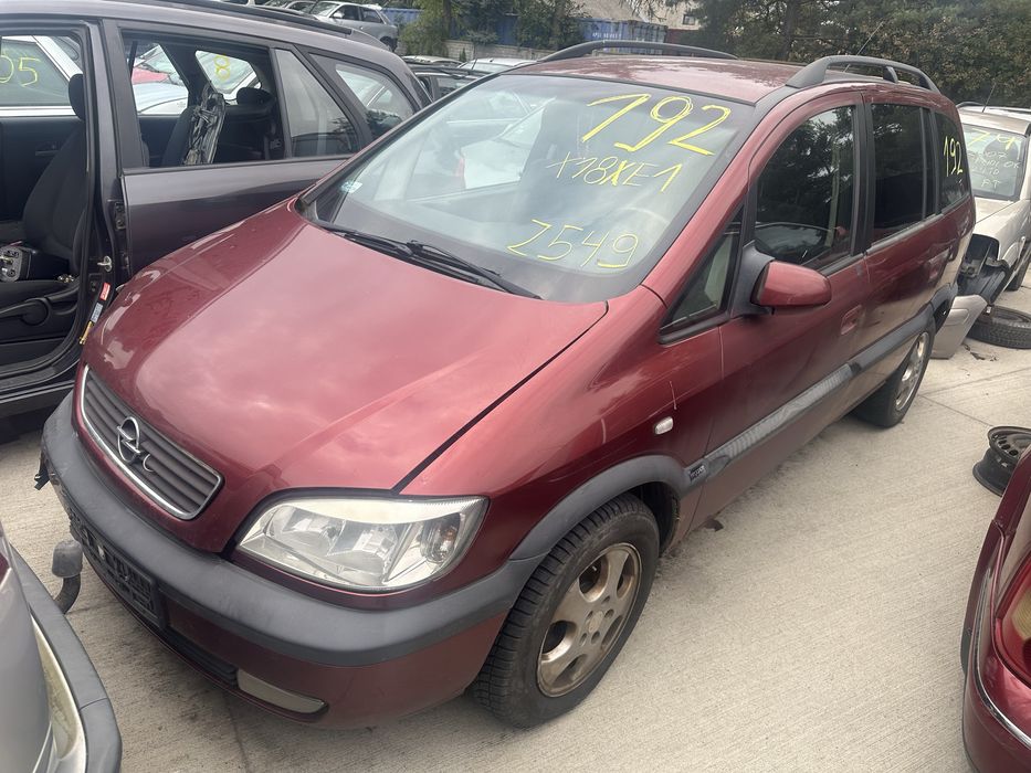 Opel zafira a 1,8 silnik X18XE1 skrzynia drzwi klapa Z549 na czesci