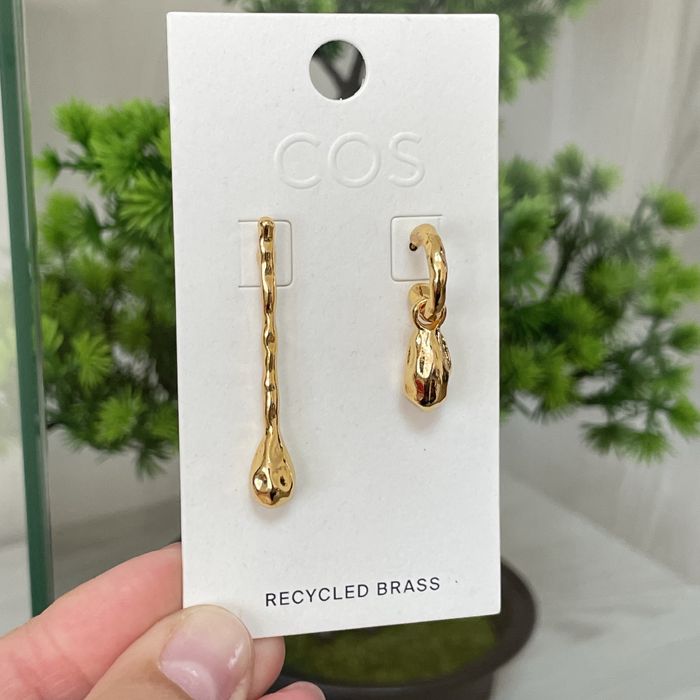 Трендові асиметричні сережки COS