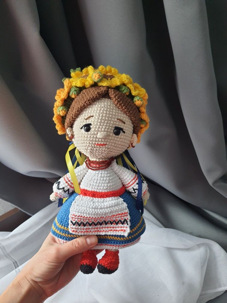 Вязана іграшка україночка лялька кукла