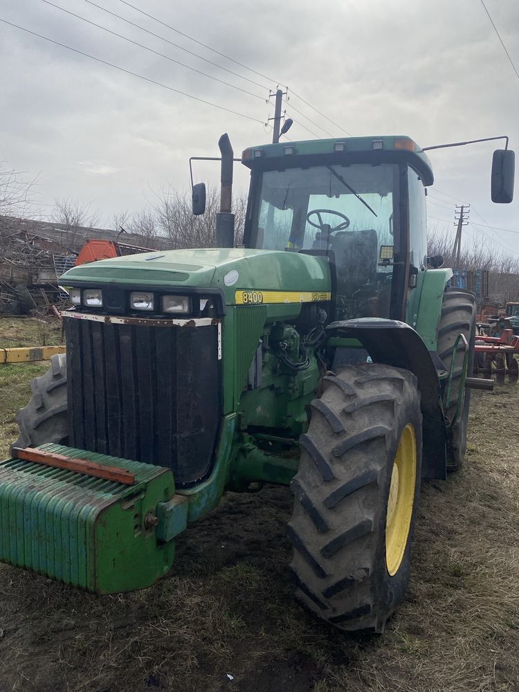 Трактор John Deere 8400