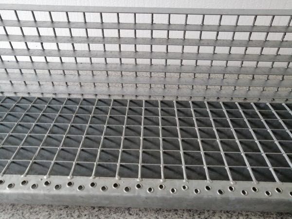 stopień WEMA 120 cm cynkowany ogniowo schody stalowe