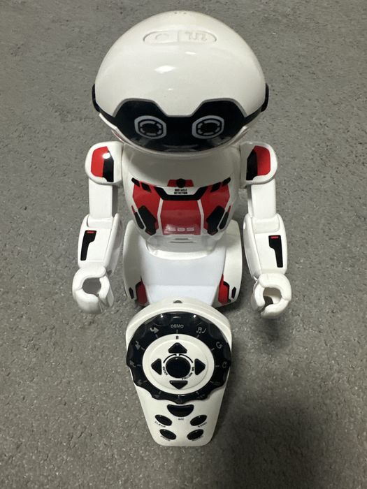 ПРОДАМ Інтерактивну іграшку Silverlit Робот Macrobot