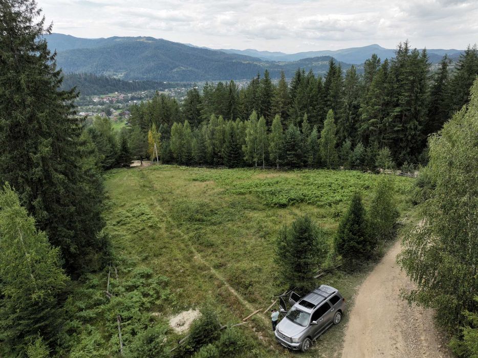 Земельна ділянка 0,34 га, с.Микуличин (панорама, ліс навколо)