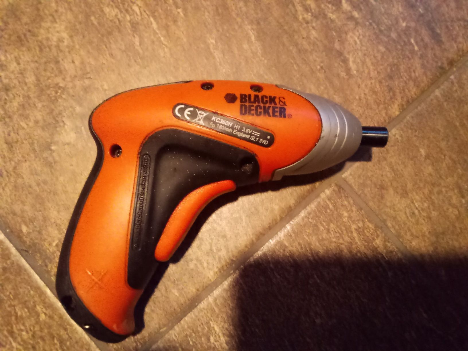 Mała wkrętarka Black Decker KC360H