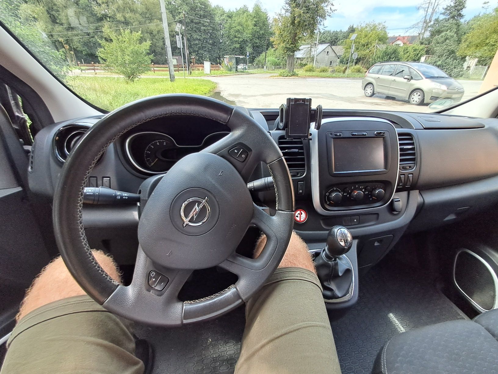 Wynajem busa 9 osób vivaro 9 osobowy bus wynajem wakacje