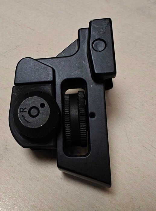 Механічний приціл на AR15 Iron (мушка та цілик)