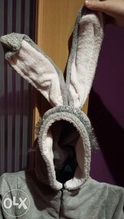 Сдам на прокат карнавальный костюмчик зайчика на 4-6 лет