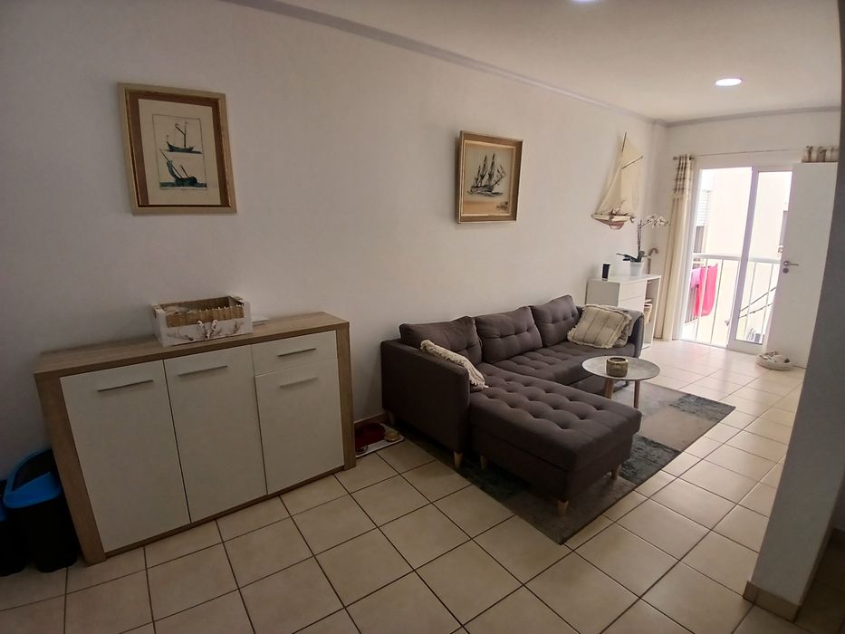 Comercio e apartamento T-2