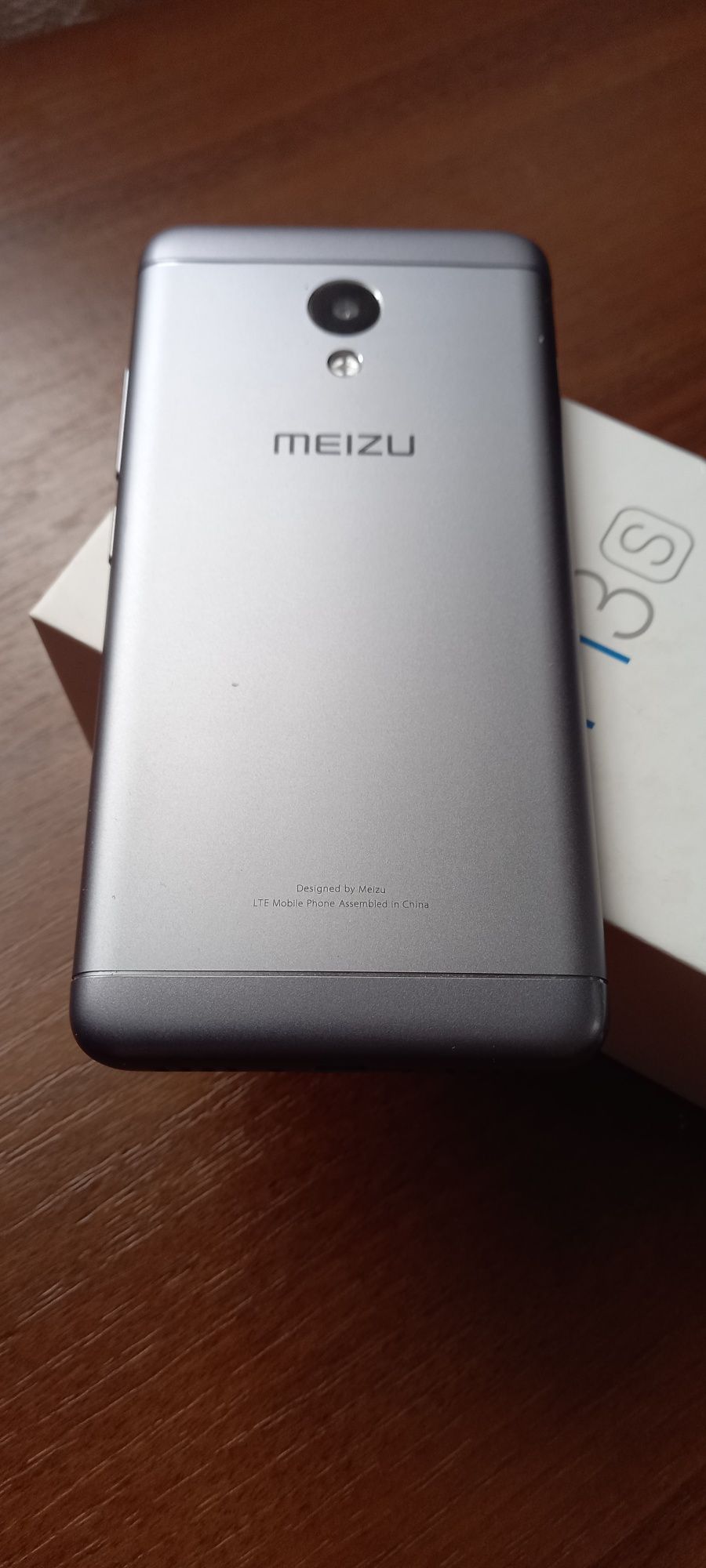 Продам мобильный телефон Meizy m3s 16