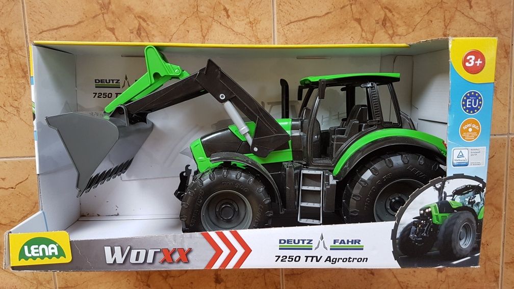 Nowy Duży Traktor