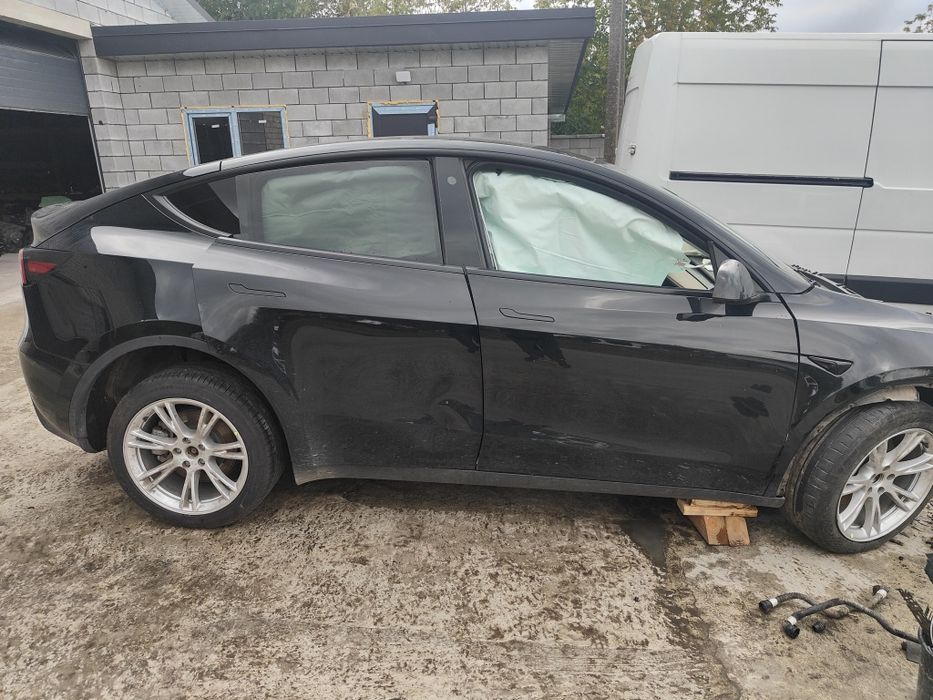 Tesla Model Y 2020-2024 двери передние задние PBSB 
Код фарби PBSB