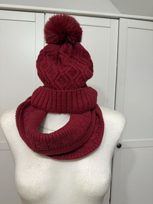 Bordowy komplet damski czapka i komin