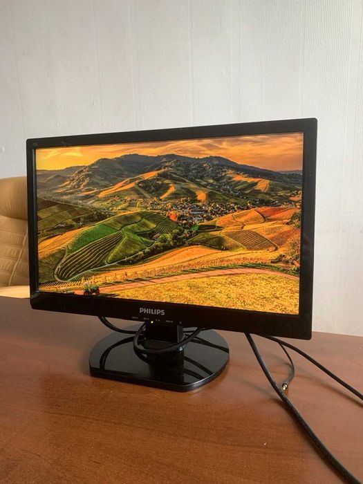 Монітор Philips 192E1 MWE1192T Діагональ дисплею: 18.5" 1366x768 + VGA