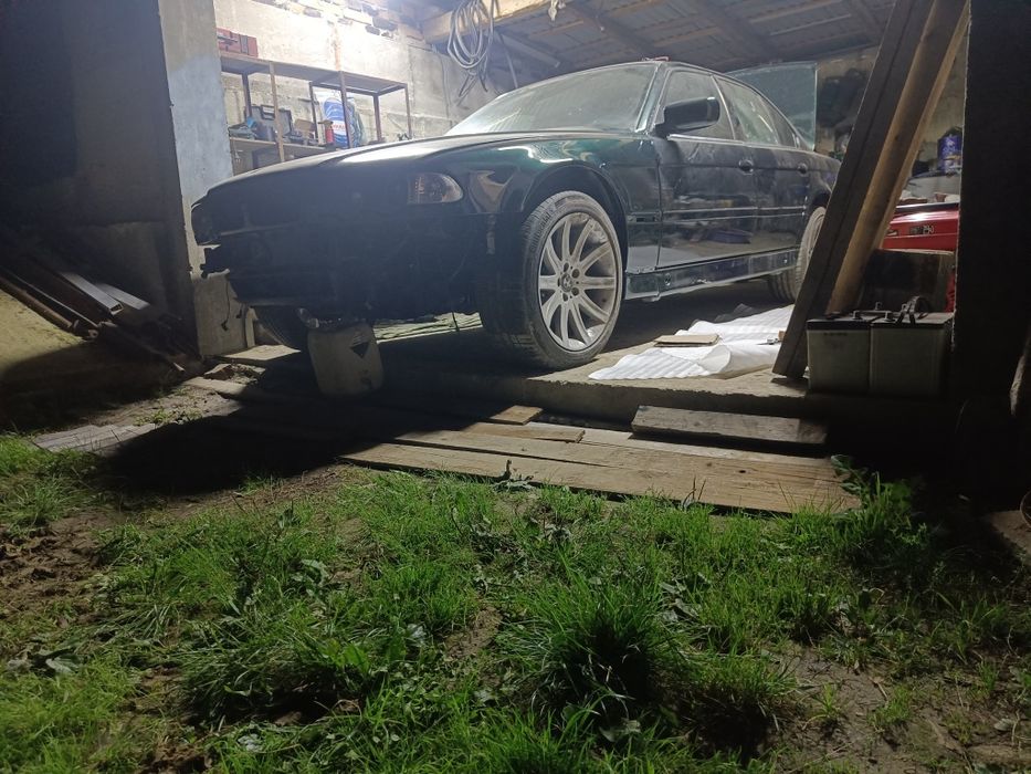750i bmwe 38 під відновлення
