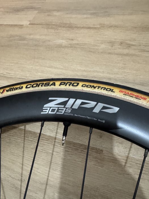 Roda frente Zipp 303 S em carbono, compatível com tubeless disco