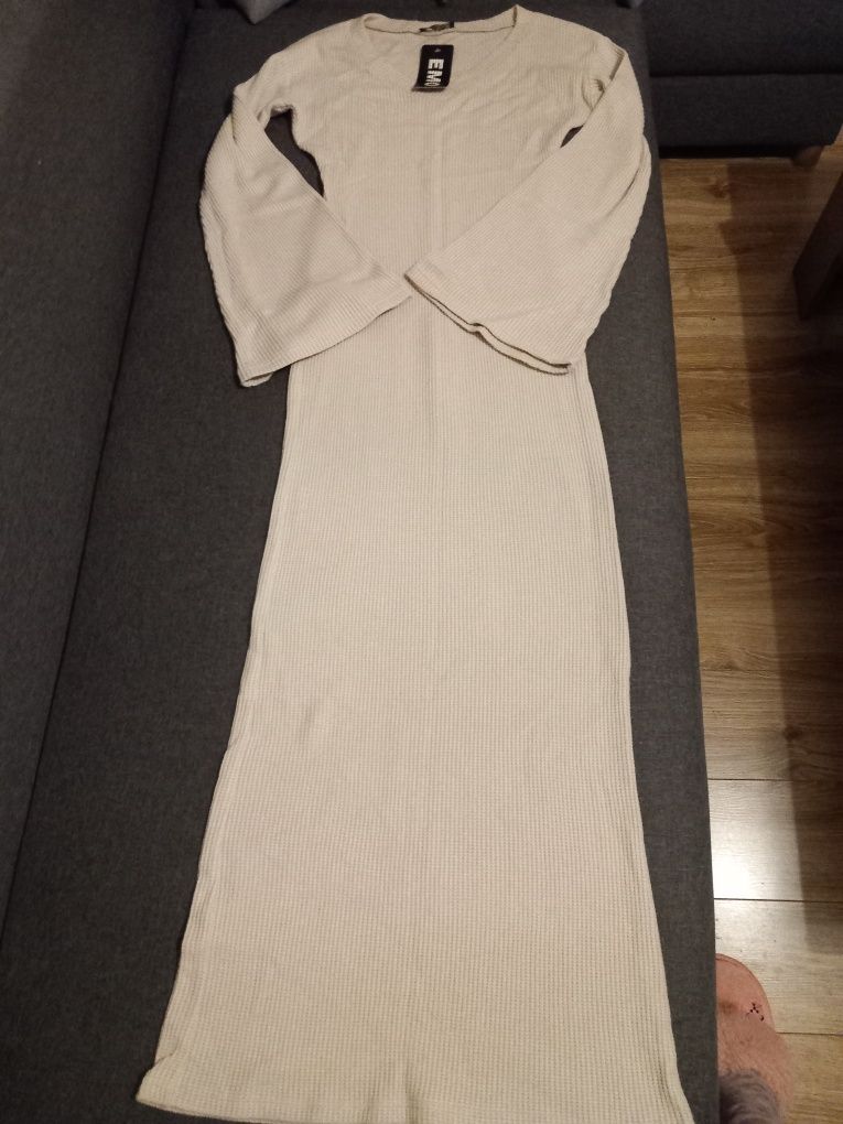 Sukienka długa dopasowana polskiej produkcji EMO r.36