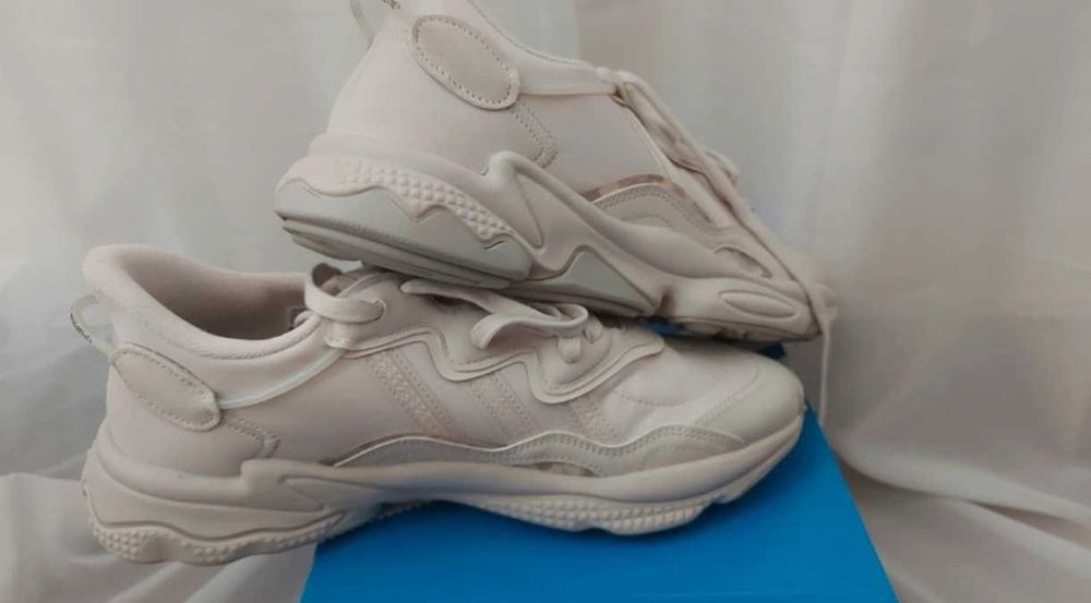 Sapatilhas adidas ozweego