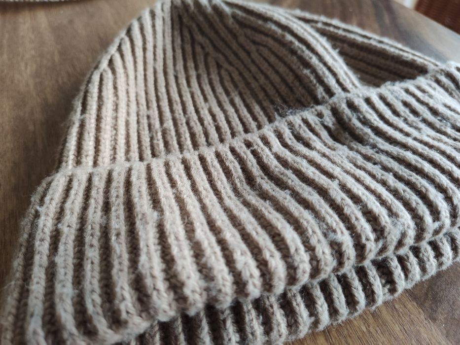 Damska czapka zimowa / Beżowa