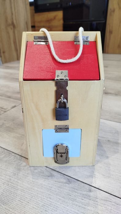 Domek z zamkami manipulacyjny Small Foot