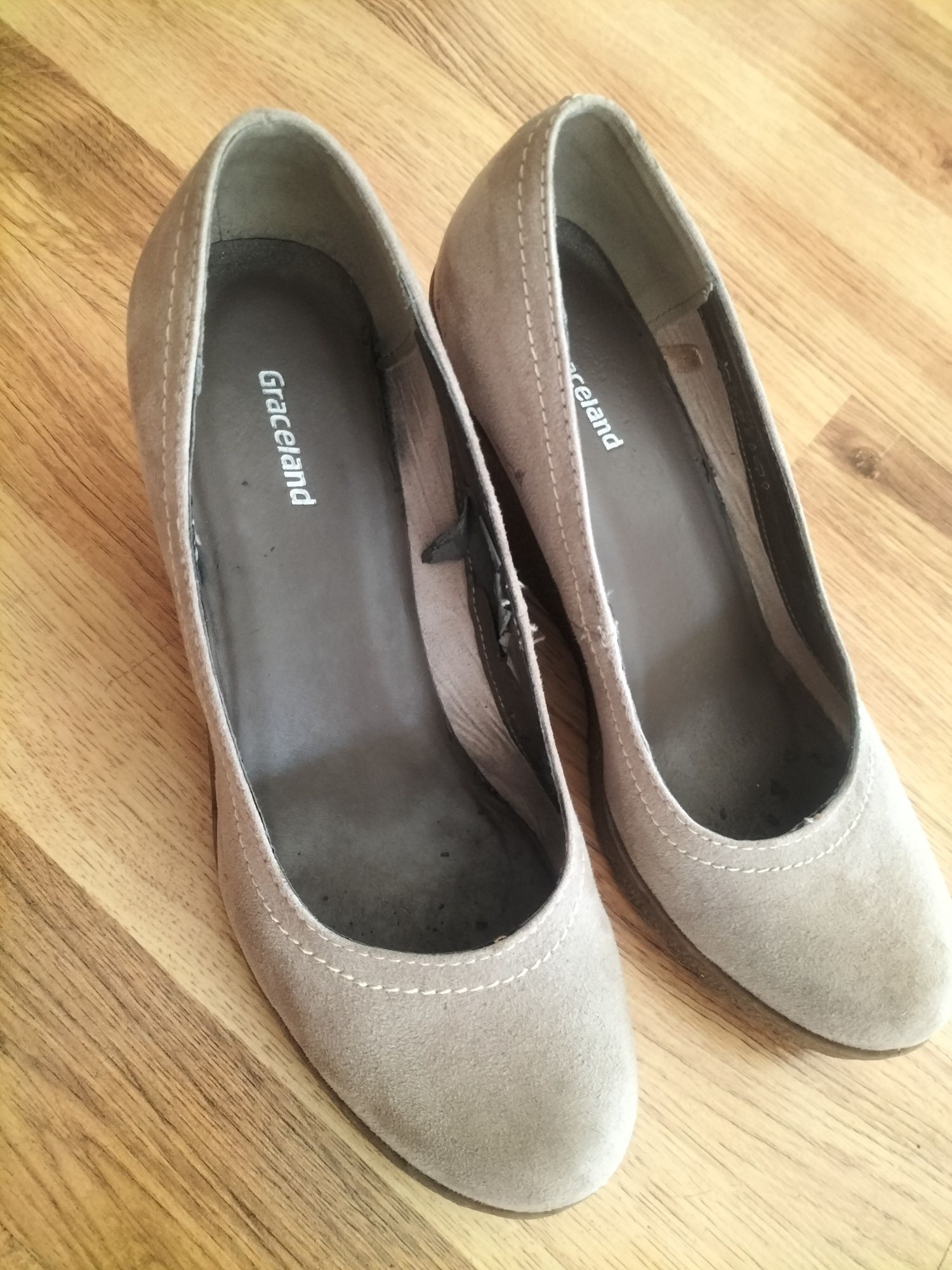 Buty na koturnie