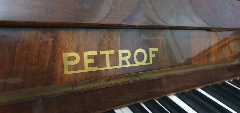 Фортепиано Petfof