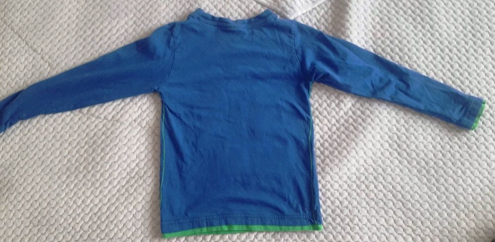 Śliczny t-shirt długi rękaw niebieski R. 122/128