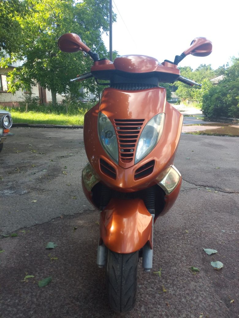 Продам скутер кумсо бет він