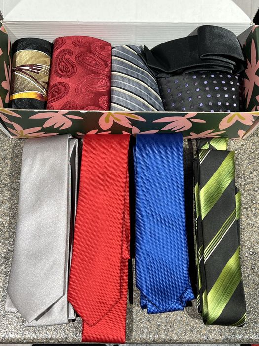 Краватки. Стан чудовий