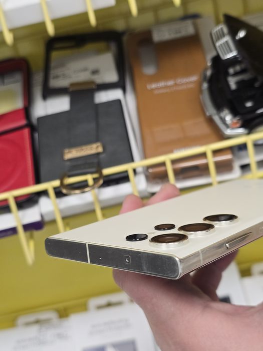 Samsung Galaxy S23 Ultra 12/256gb в заводських плівках, на подарунок