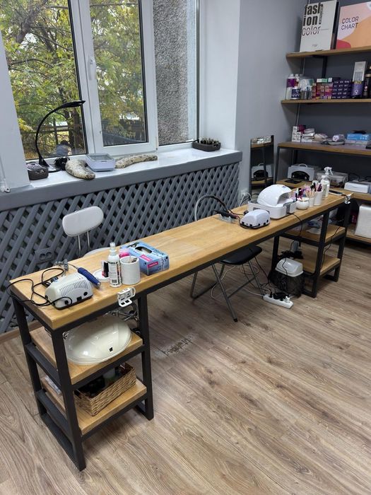 Продаж меблів для студії краси