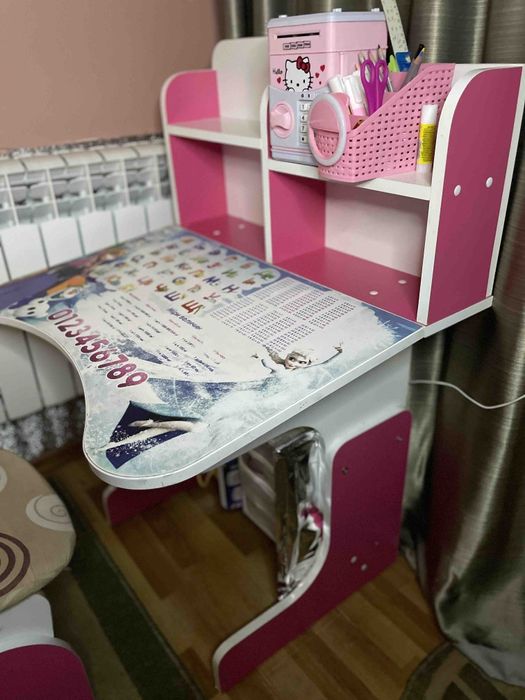 Продається дитяча парта