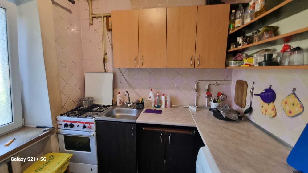 Продам 3 комн. квартиру 55 кв.м. на ул.Автозаводская 21 А,Куреневка